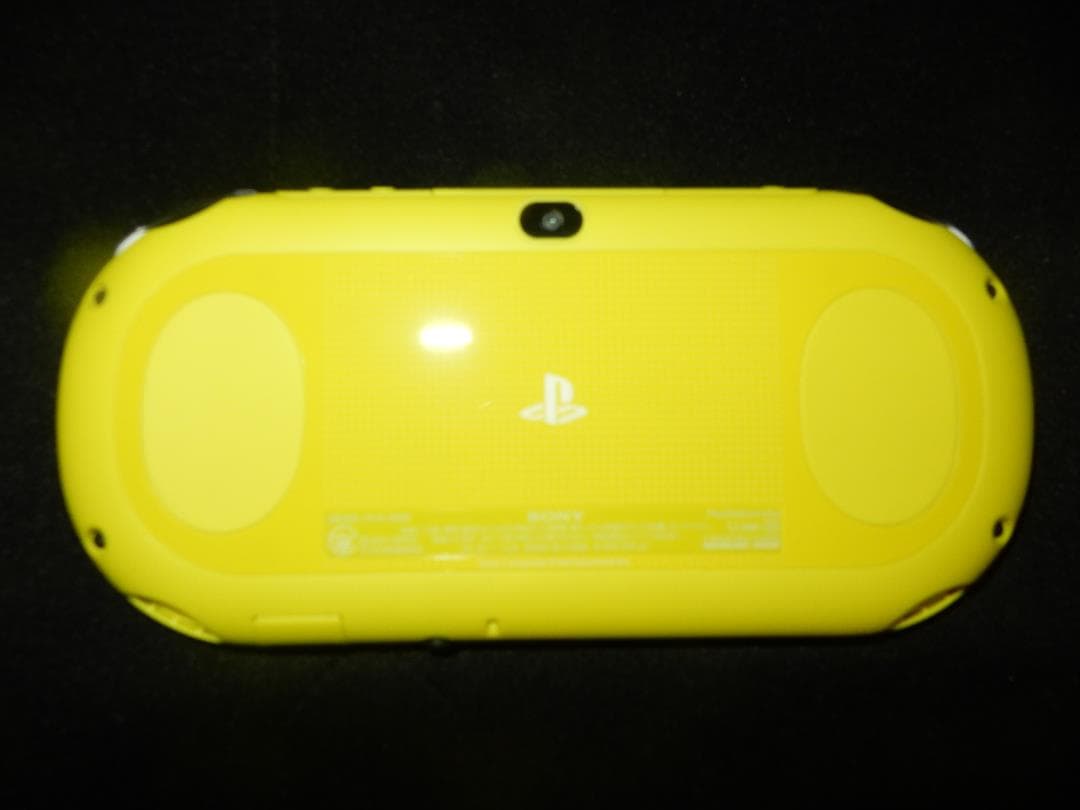 SONY PS vita ライムグリーン　ゲームソフト3本 セット