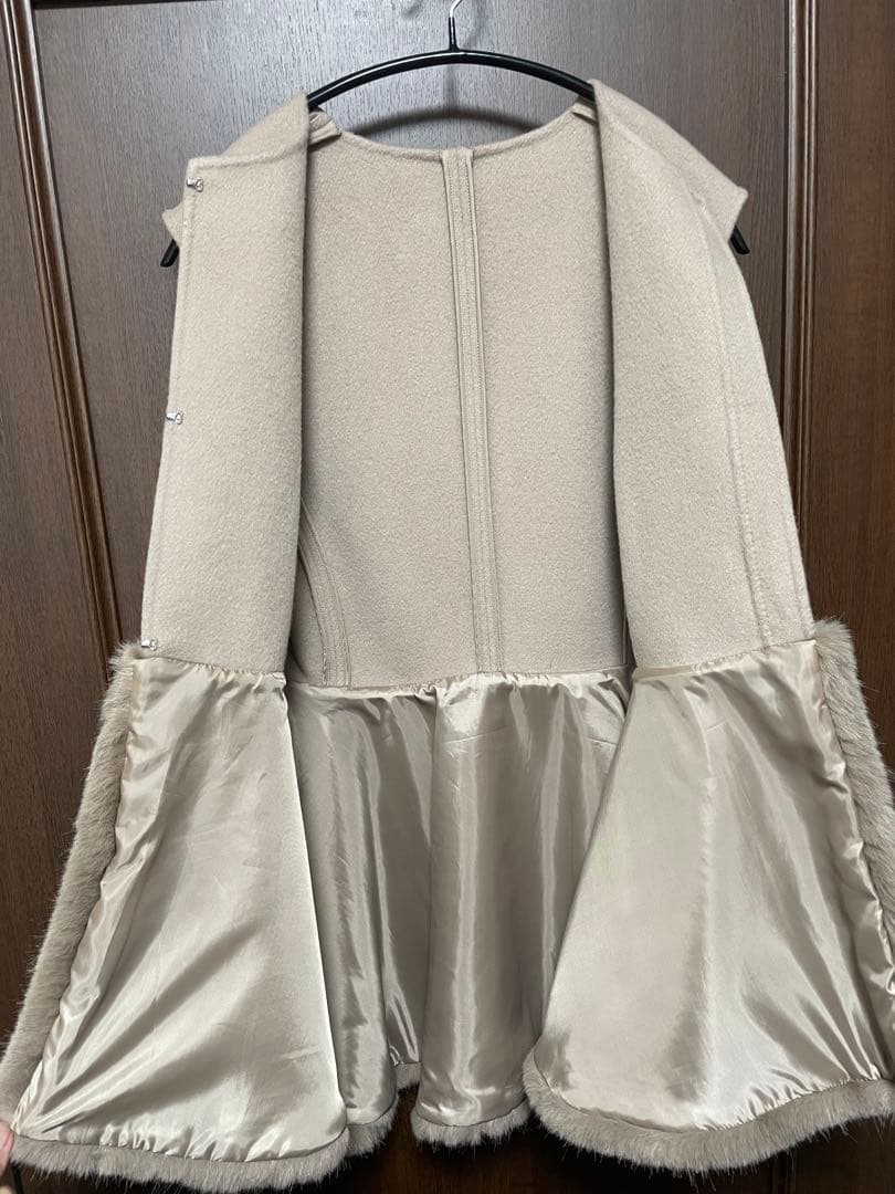 アプワイザーリッシェ ペプラム ファー ジレ ベスト　キャメル 新品　2 M