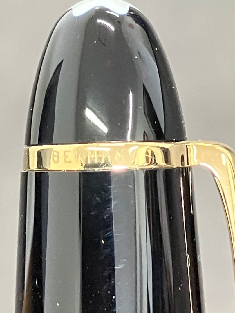 未使用　Montblanc モンブラン　万年筆 黒 専用ケース14K 585刻印