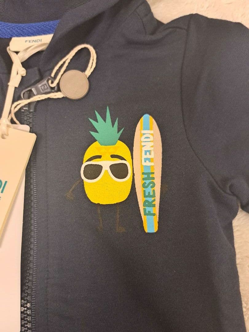 新品タグ付　FENDI KIDS　半袖Tシャツ　パーカー　匿名発送　激安　難あり