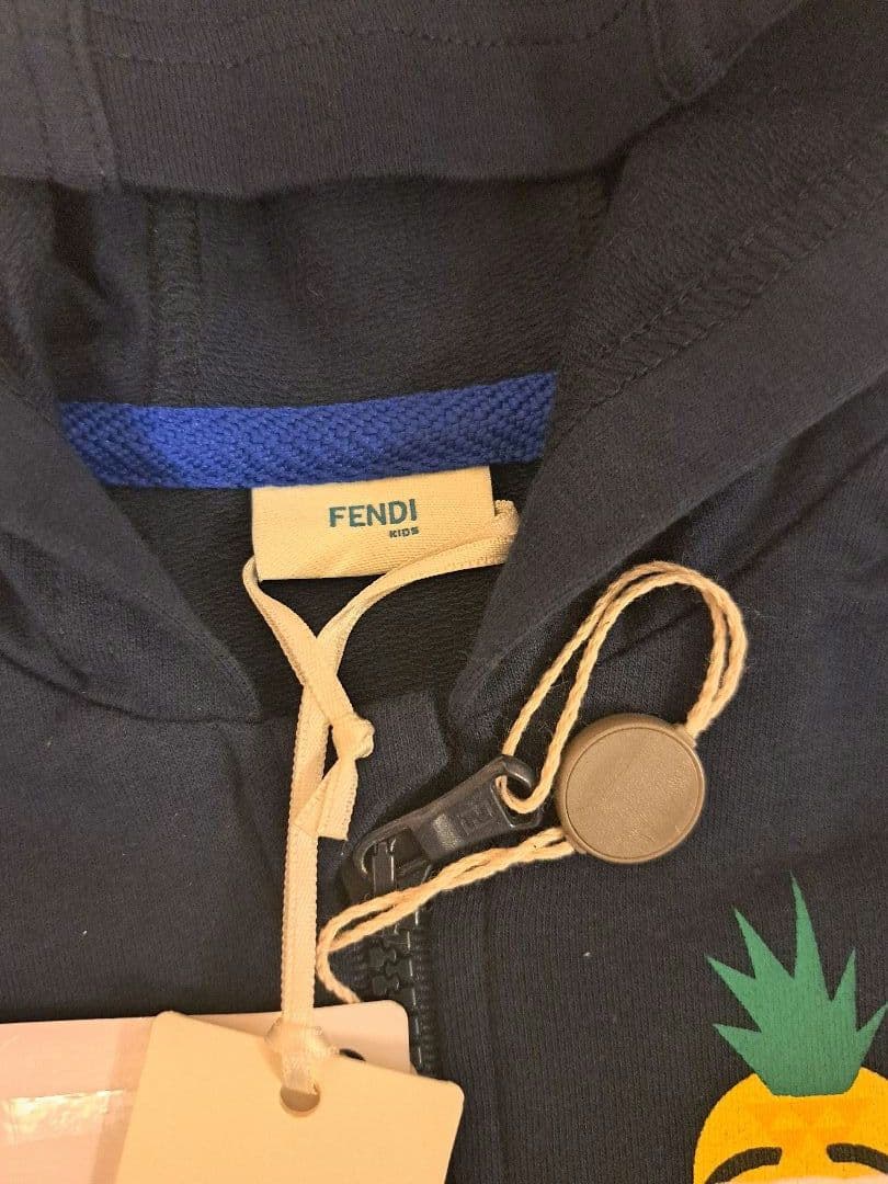 新品タグ付　FENDI KIDS　半袖Tシャツ　パーカー　匿名発送　激安　難あり