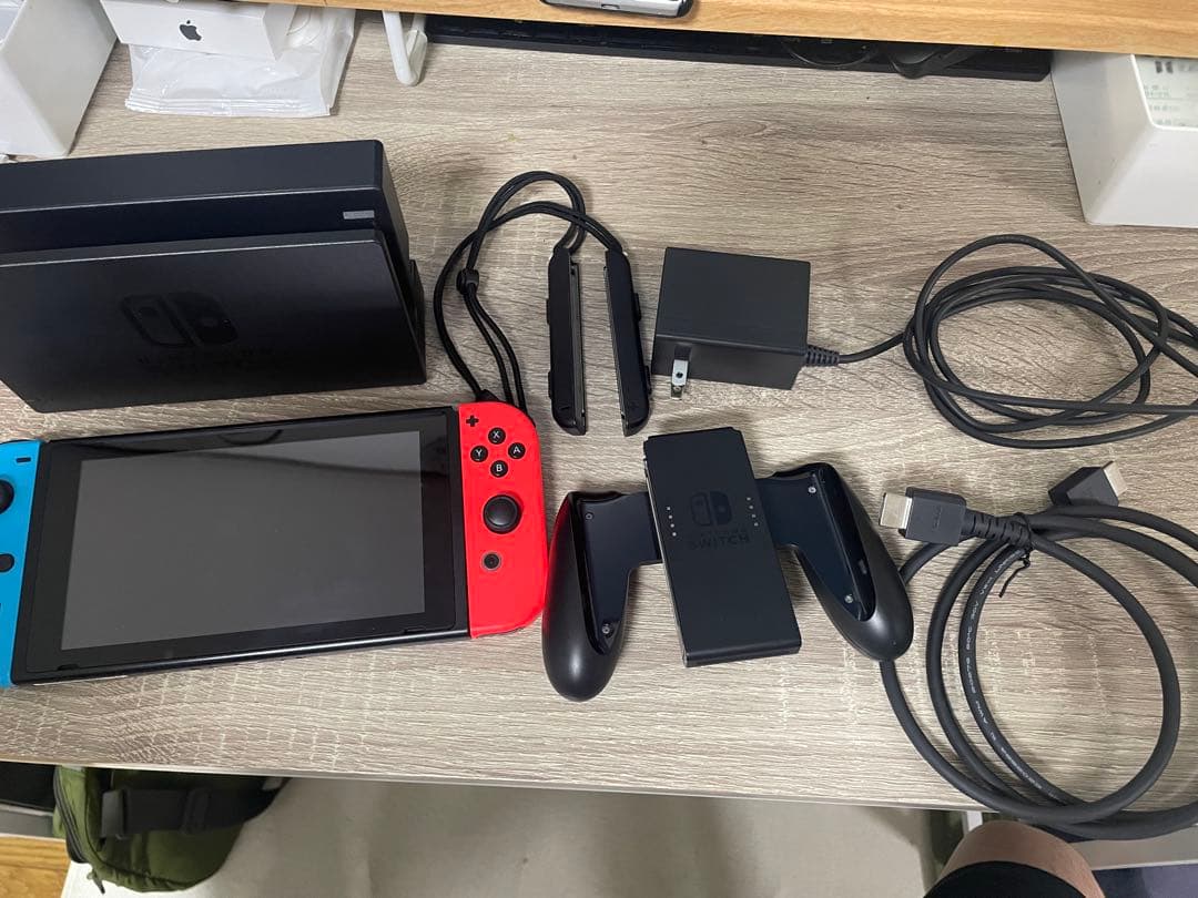 最終値下げ Nintendo Switch 青/赤 本体