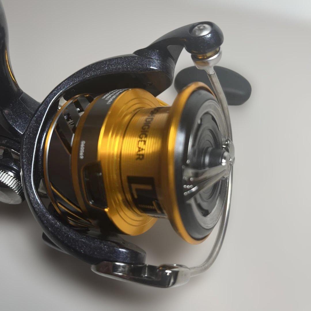 新品　DAIWA REVROS LT4000-CH スピニングリール　ダイワ
