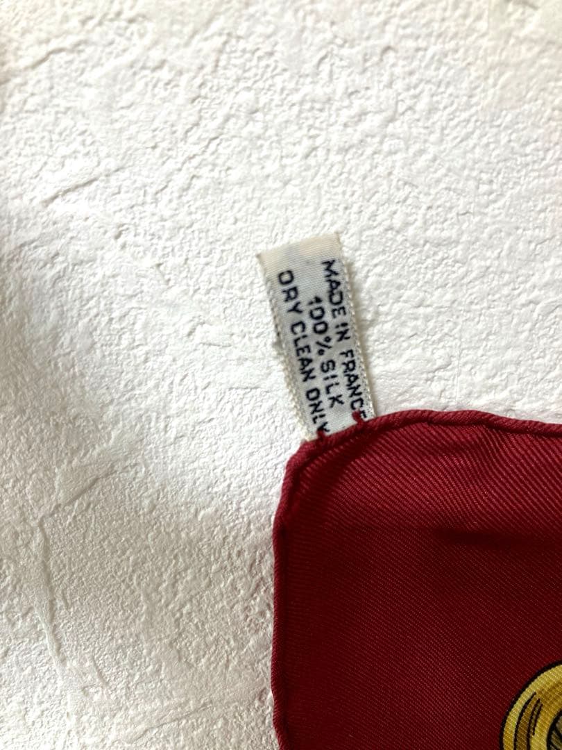 HERMES/エルメス　スカーフカレ90 ETRIERS鎧　レッド系カラー