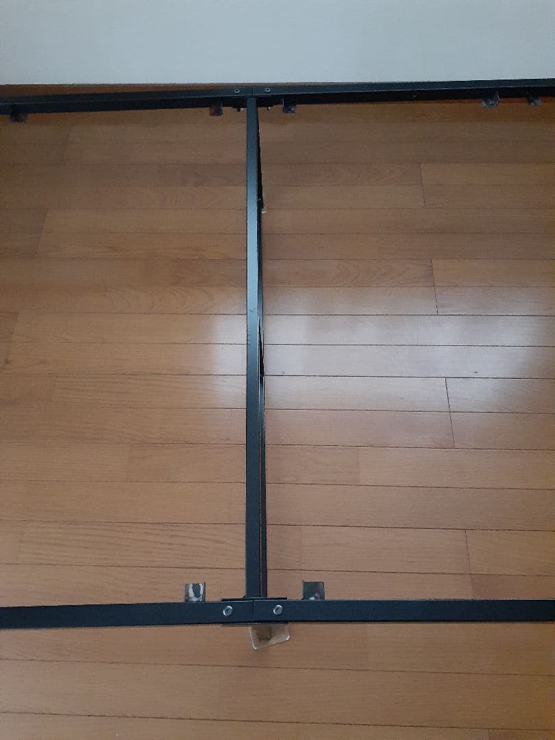 【値引き中】シングルベッドフレーム ブラック　スチール製