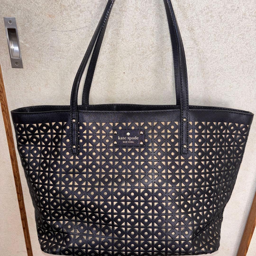 未使用品　kate spade 幾何学模様 トートバッグ A4入ります 大容量
