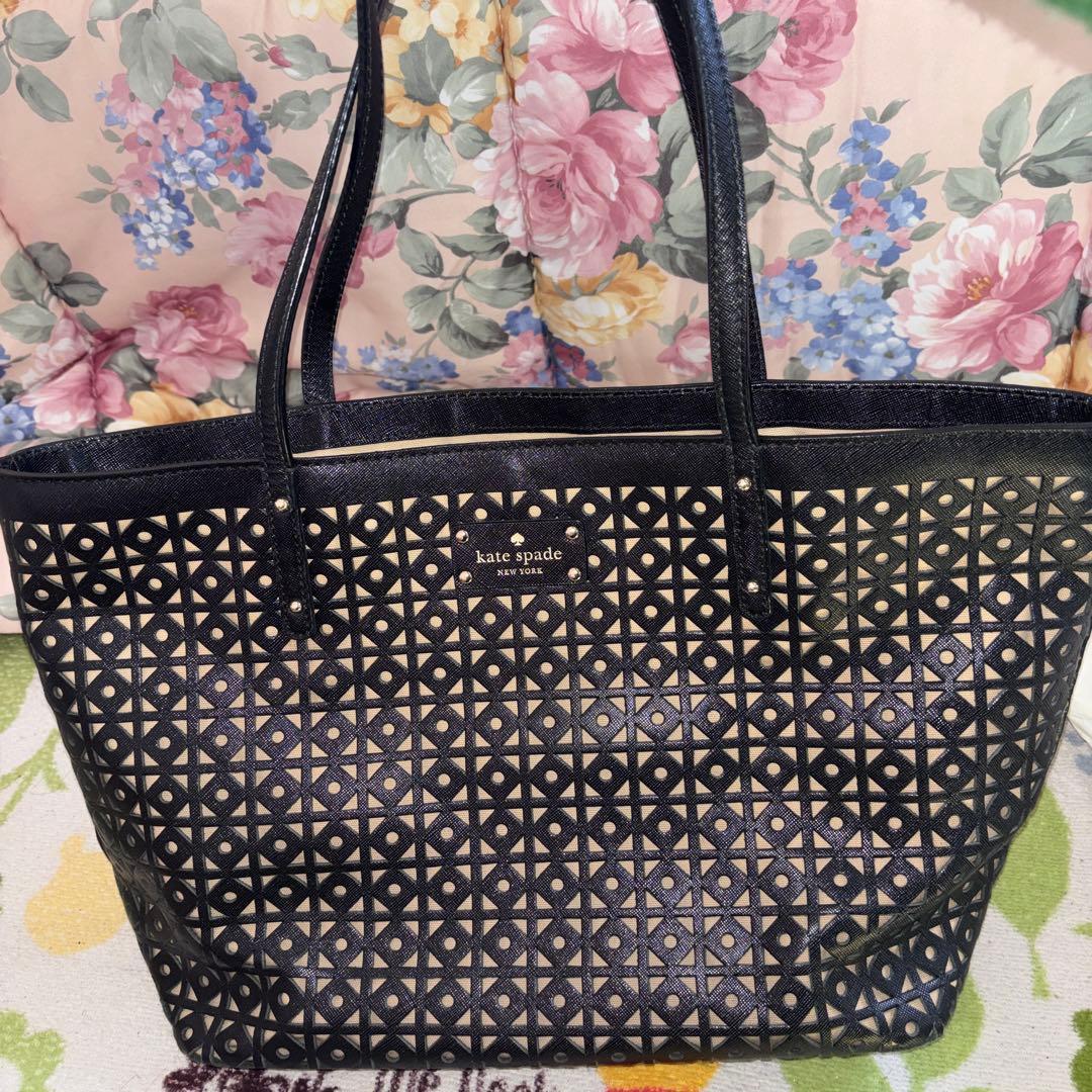 未使用品　kate spade 幾何学模様 トートバッグ A4入ります 大容量
