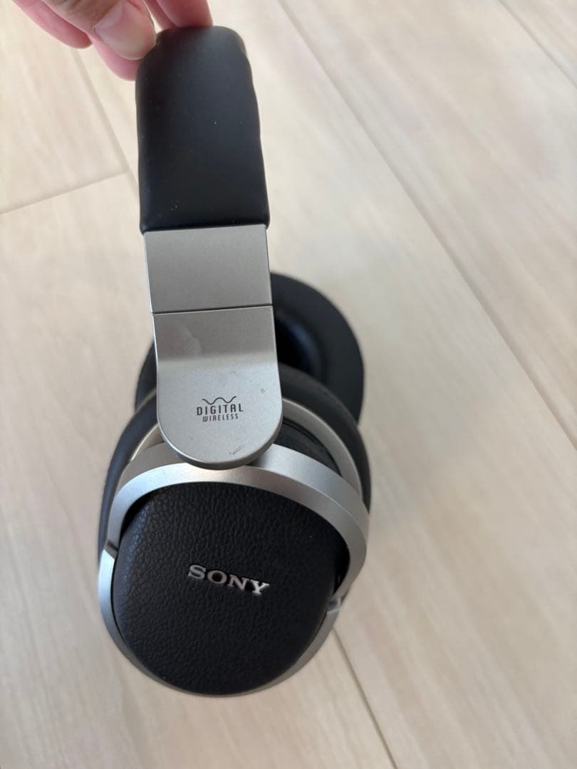 【美品】SONY ワイヤレスサラウンドヘッドホン MDR-HW700