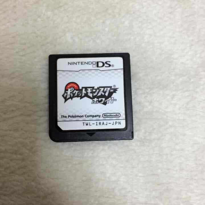 任天堂DSiとポケットモンスターホワイト付き