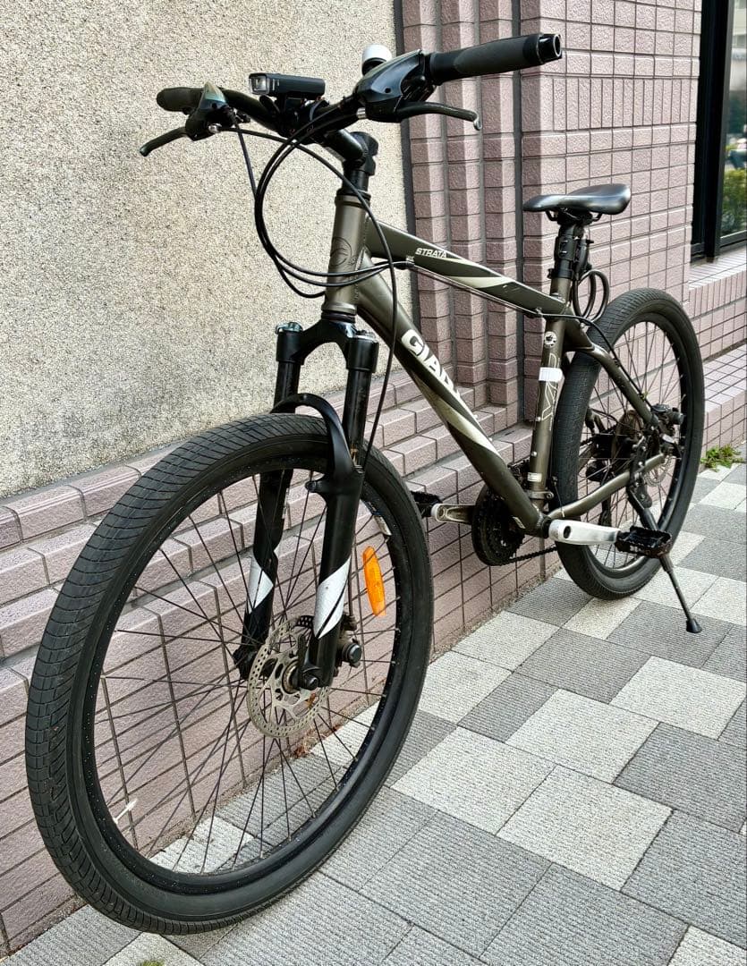 GIANT. STRATAマウンテンバイク　18 24段東京　自転車