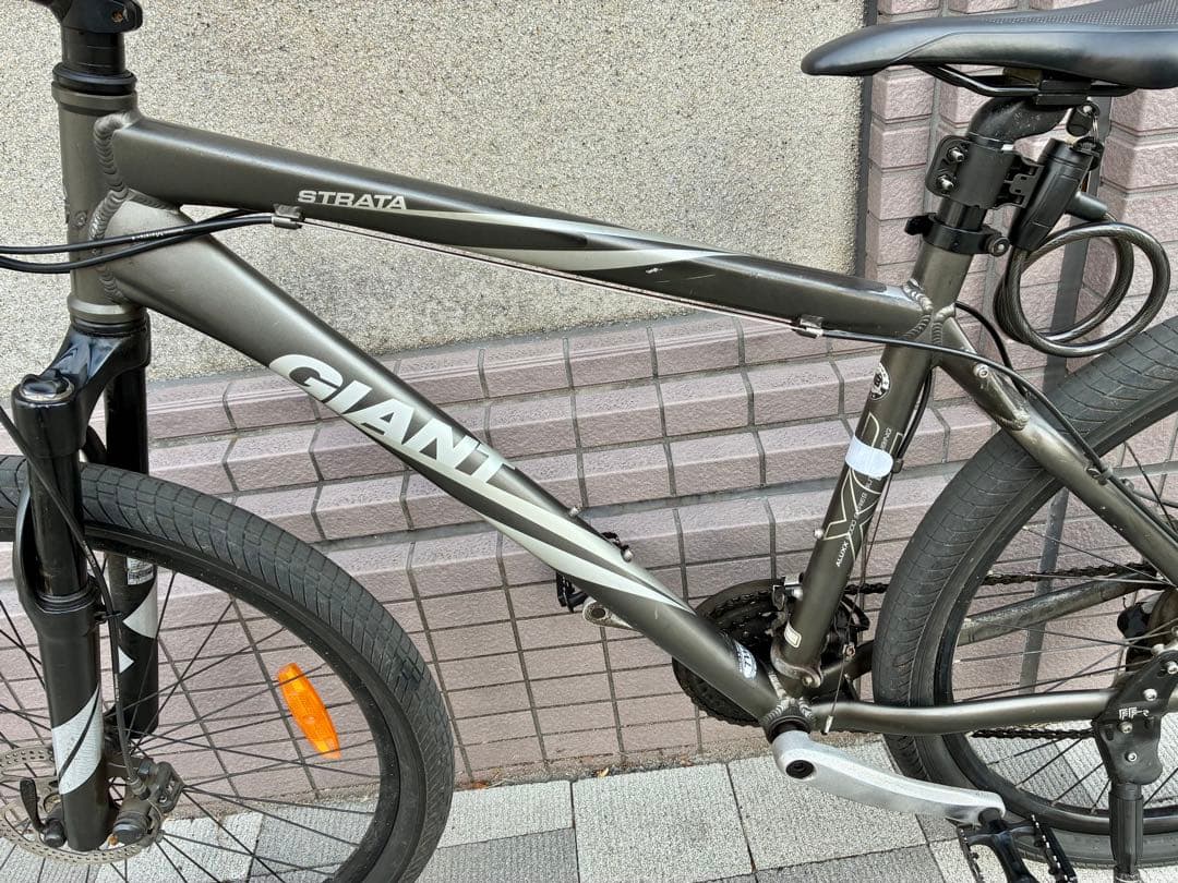 GIANT. STRATAマウンテンバイク　18 24段東京　自転車