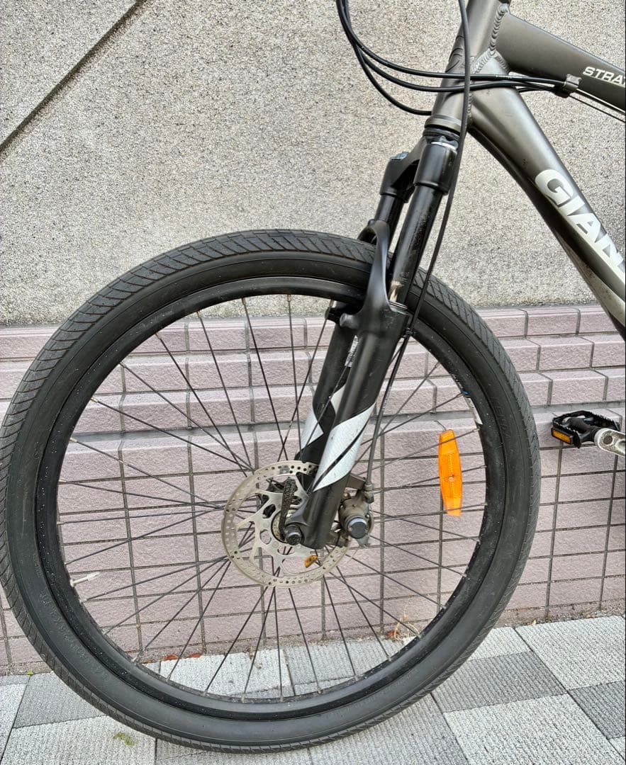 GIANT. STRATAマウンテンバイク　18 24段東京　自転車