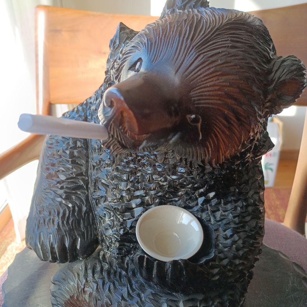 木製クマの彫刻