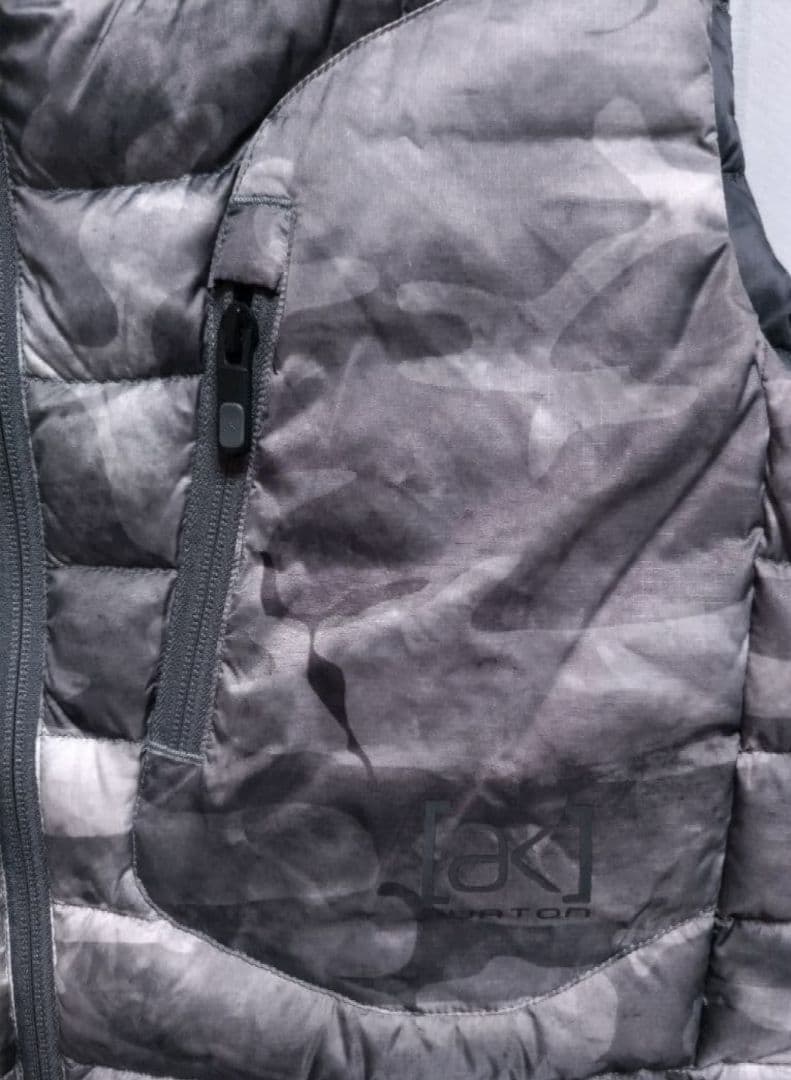 BURTON ak ダウンベスト　カモフラ柄