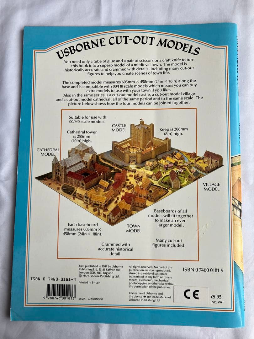 洋書 UsborneCUT-OUTMODELS MAKETHIS MODEL TOWN