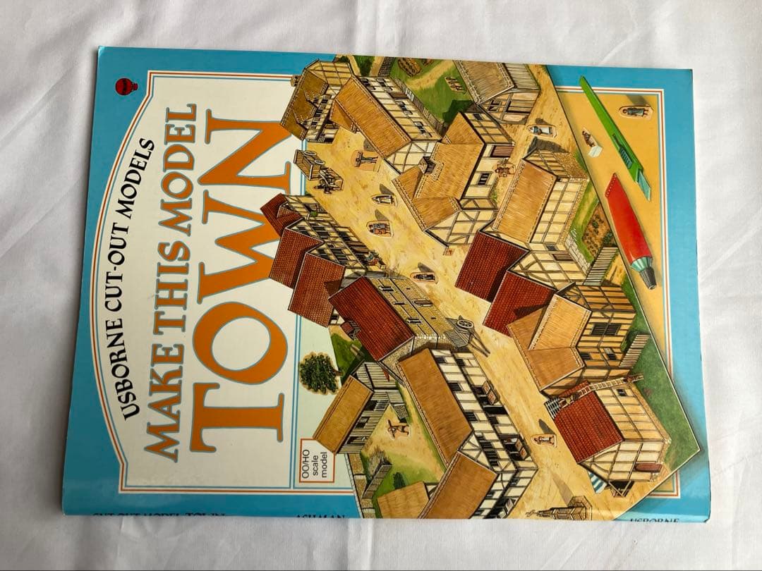 洋書 UsborneCUT-OUTMODELS MAKETHIS MODEL TOWN