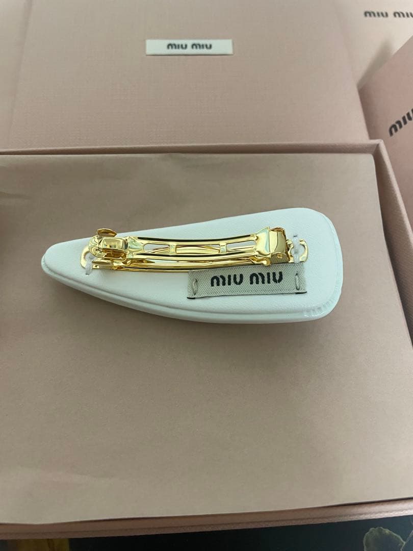 ミュウミュウ　MIU MIU ヘアピン　ホワイト　バレッタ