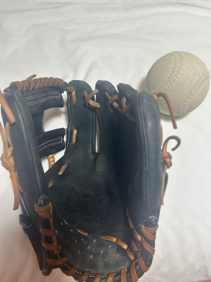 黒いレザー軟式グローブ