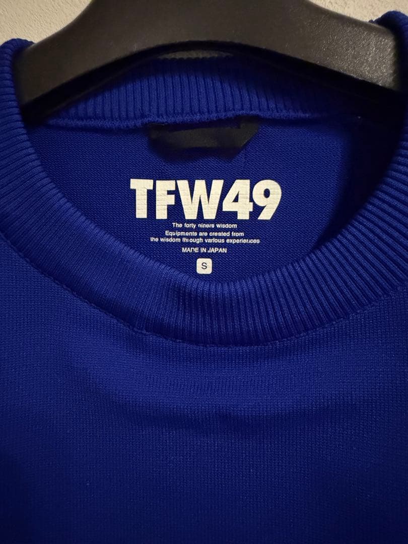 FW49 ブルーラウンドネックセーター