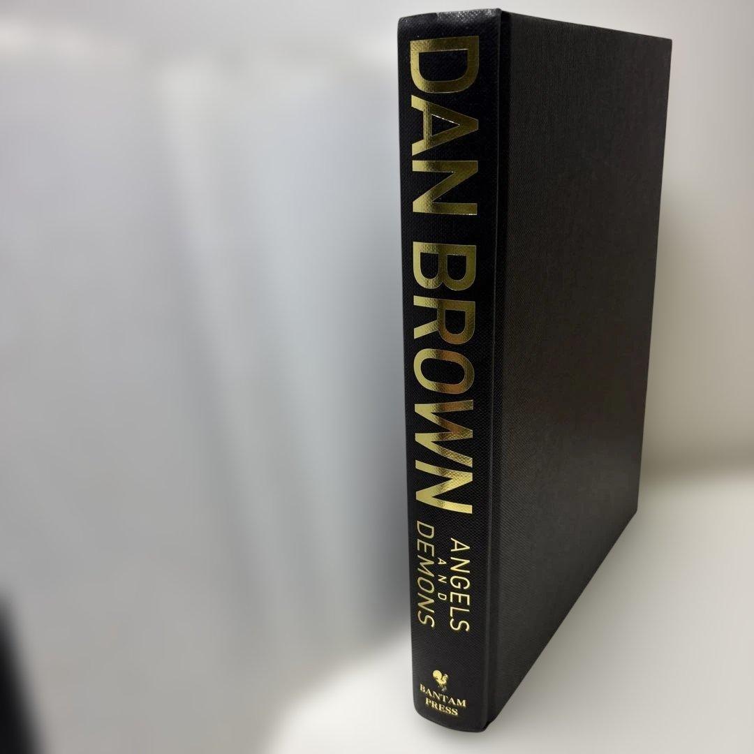 洋書 Angels And Demons: Illustrated Edition