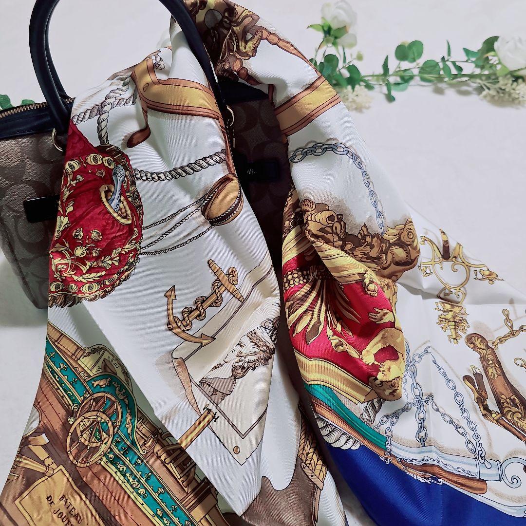 未使用美品✨HERMES　MUSEE　 博物館　美術館 大判シルクスカーフ　袋付