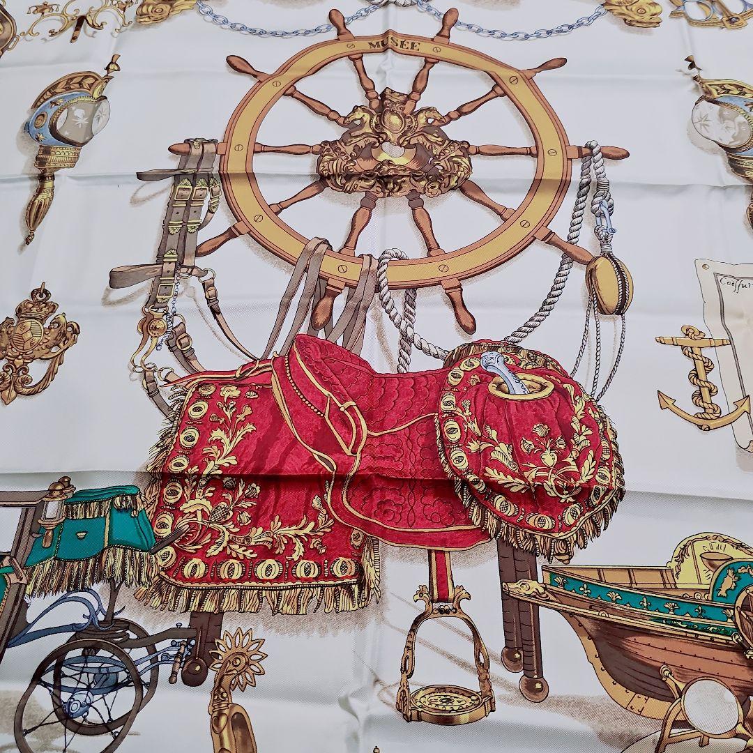 未使用美品✨HERMES　MUSEE　 博物館　美術館 大判シルクスカーフ　袋付