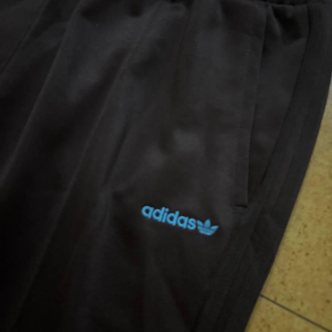 未着用　大きいサイズ3XL アディダスオリジナル　シャドーブラウン　フレアパンツ