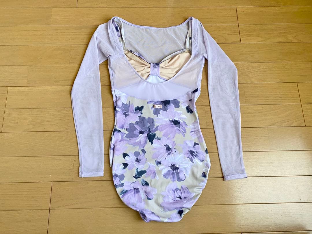stina スティナ レオタード M サイズです
