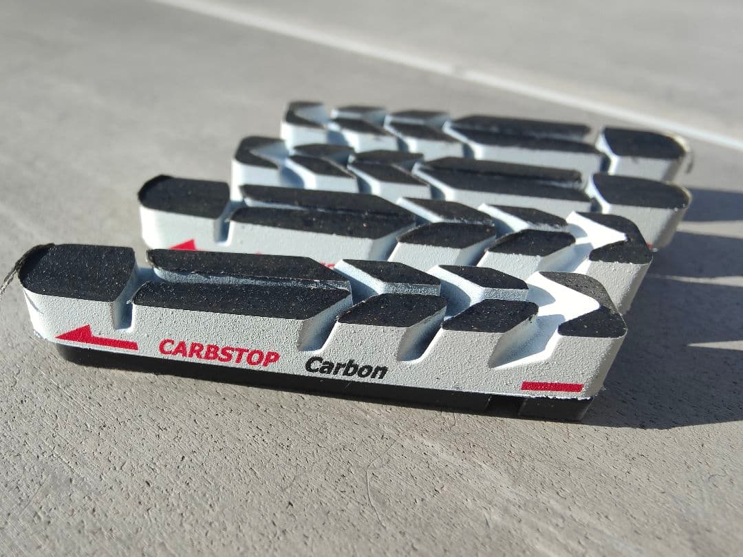【新品、未使用！】カーボンブレーキシュー8個セット☆③