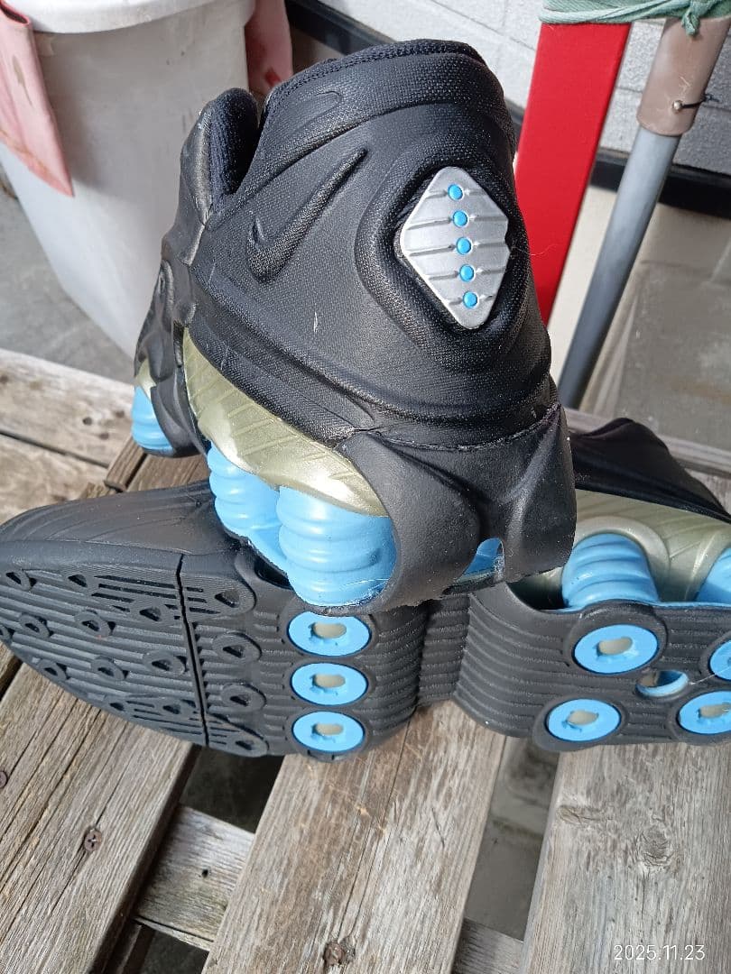 新品　Nike Air Shox ブラック/ブルー