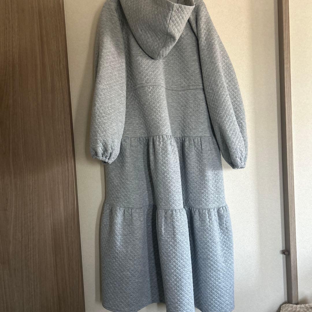 honono キルティングパーカーワンピース Gray マタニティ　ワンピース