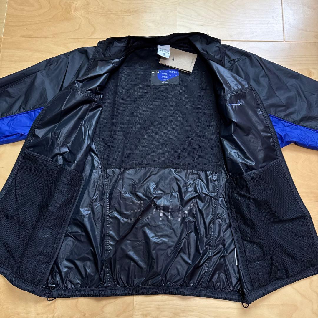 NIKE ランニングジャケット　ウィンドブレーカー　軽量　黒青ブラック　M 新品