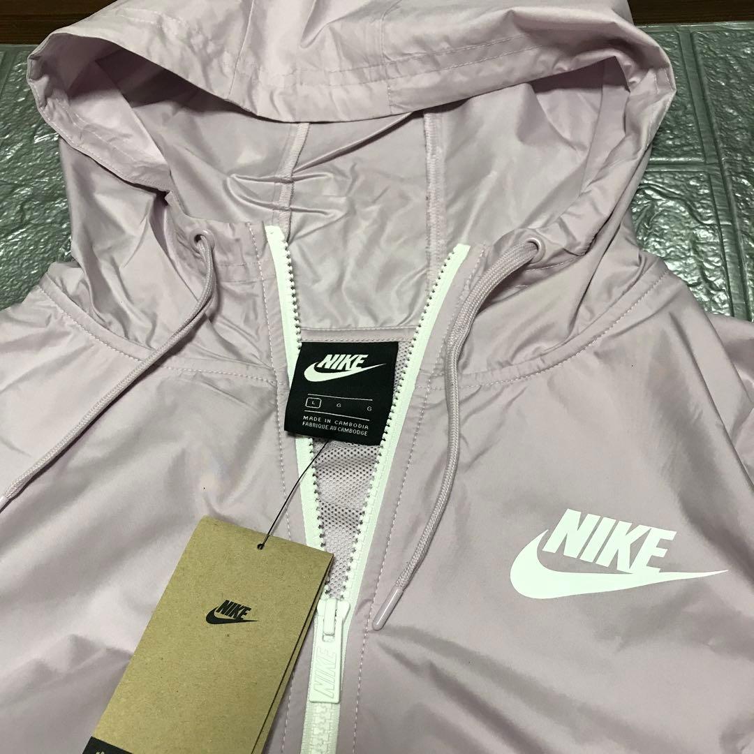 レディース　NIKE ウィンドブレーカー　ピンク