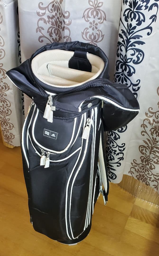 アディダス 　ゴルフバッグ 　黒x白　 軽量　adidasスポーツ用品　オシャレ