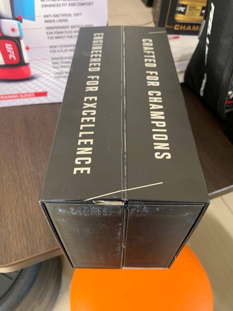 外箱訳あり公式販売【独占】UFC3Eight 公式試合用　グローブ新品 激レアS