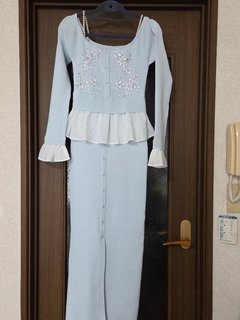 リエンダ水色刺繍入りニットワンピース