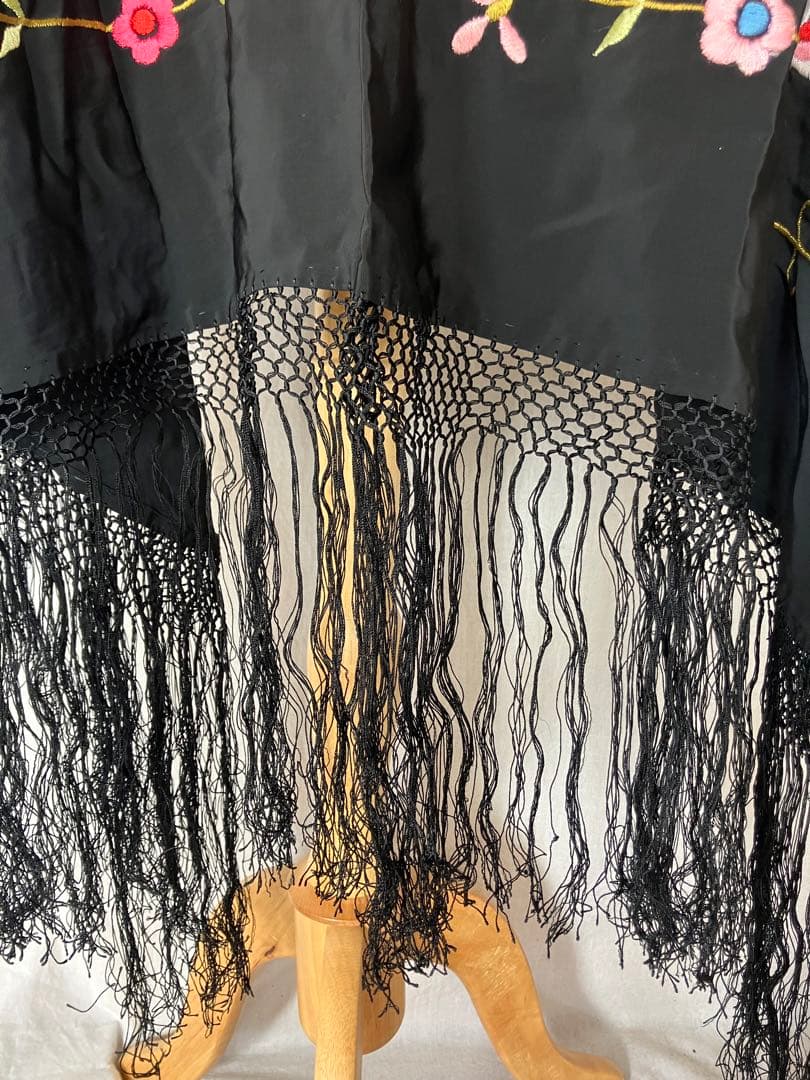 フラメンコ　マントン　シージョ　刺繍