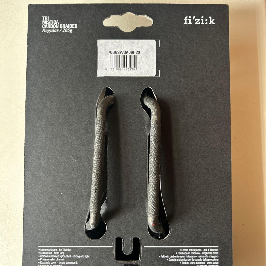 fi'zi:k Mistica Carbon Braided サドル　TRI