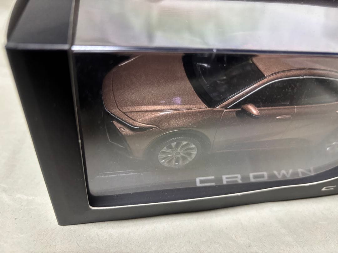 クラウンクロスオーバー　ミニカー　プレシャスブロンズ　ケース付き未開封