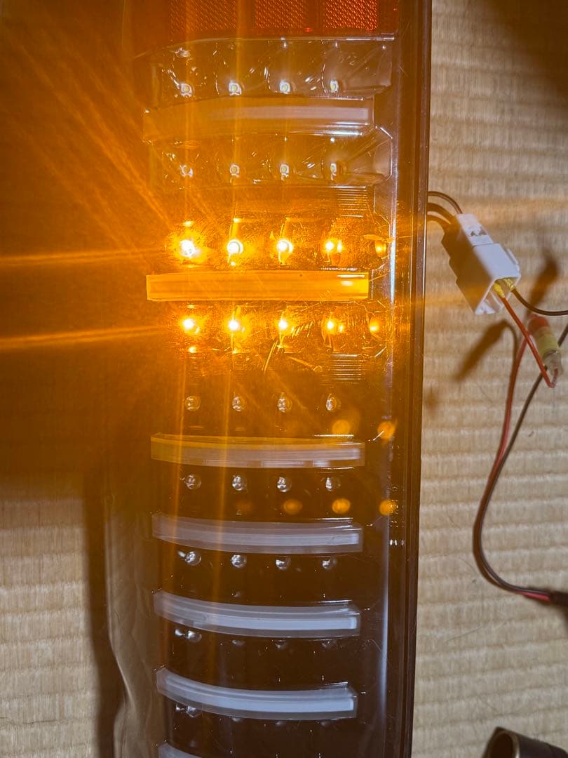 値下げ　200系ハイエースバン　社外LEDテールランプセット　点灯確認済　送料込