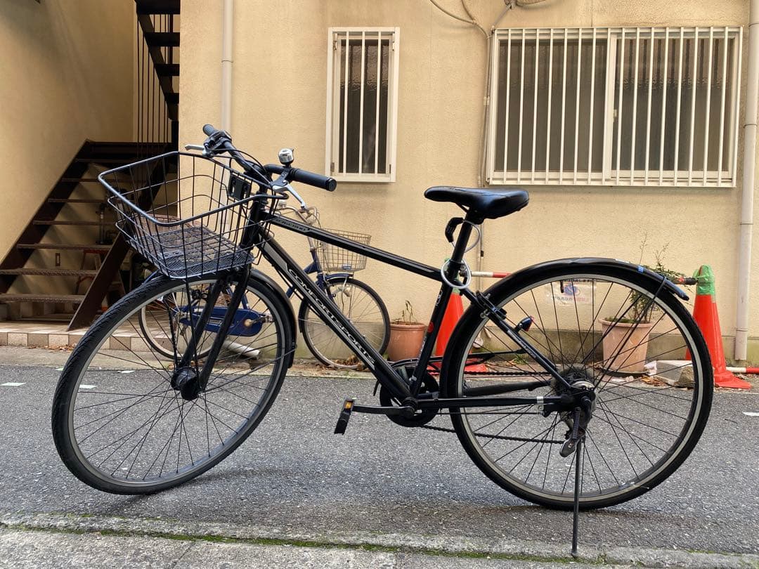 黒いシティサイクル 26インチ 前バスケット付き