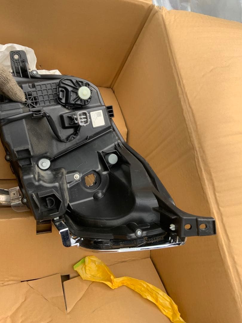 多分美品　スペーシアカスタム　MK53S　右ヘッドライト　LED