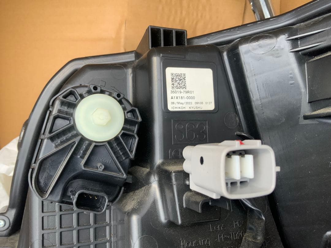 多分美品　スペーシアカスタム　MK53S　右ヘッドライト　LED
