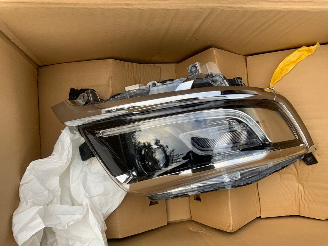 多分美品　スペーシアカスタム　MK53S　右ヘッドライト　LED