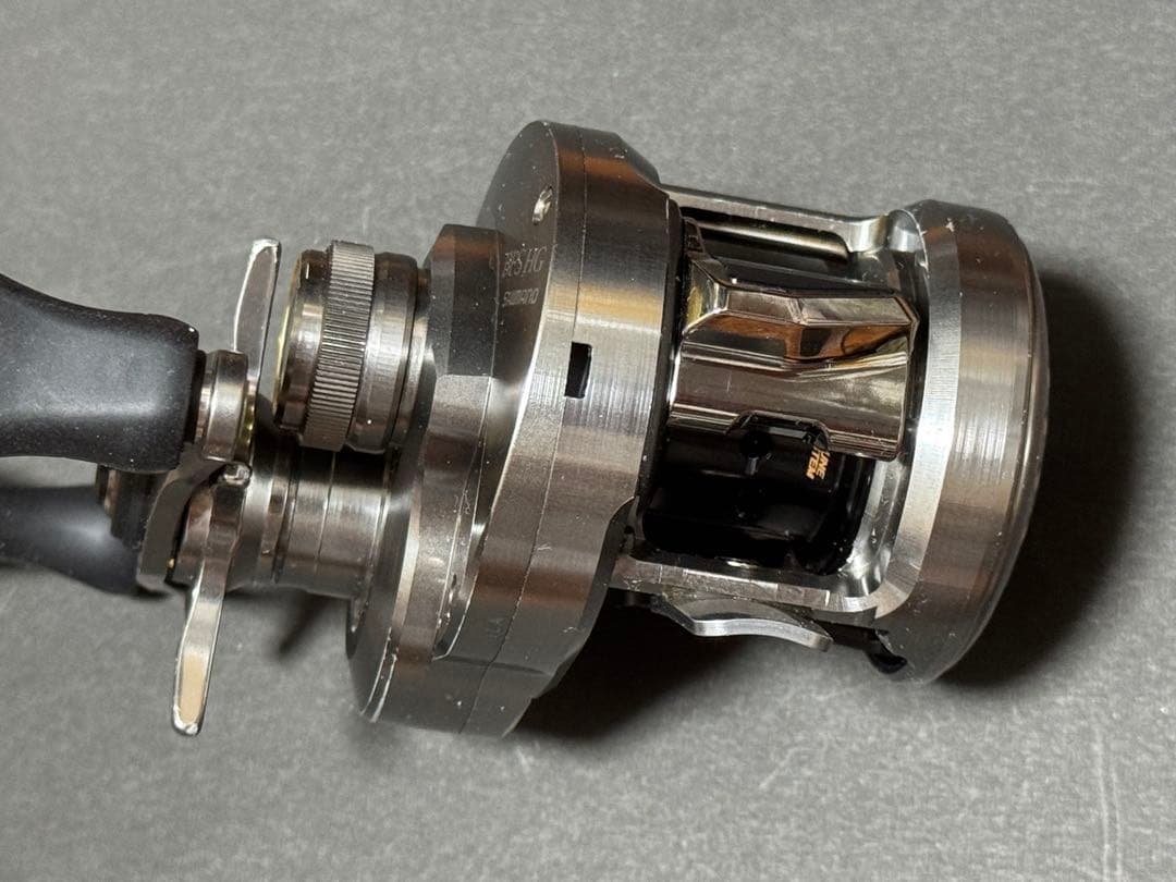 シマノ　23カルカッタコンクエスト BFS HG 左巻き　ベイトリール