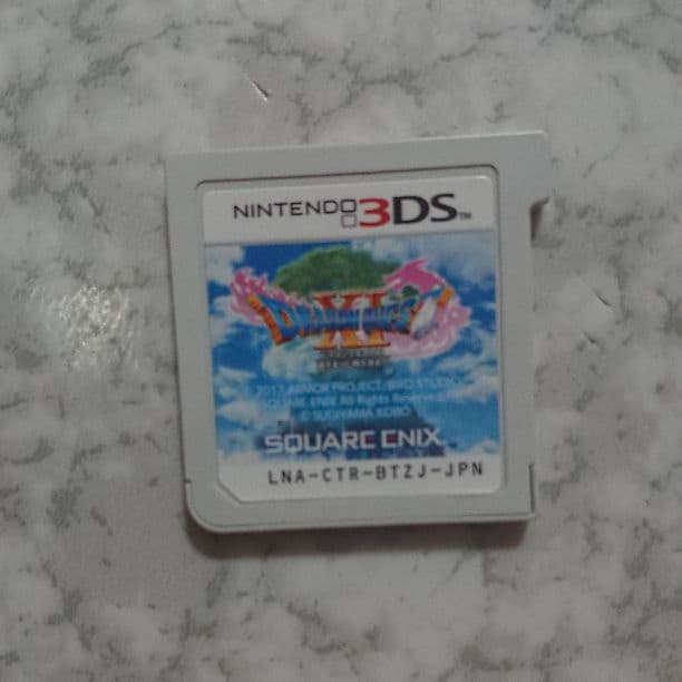 3DSカセット等。ドラクエXI有