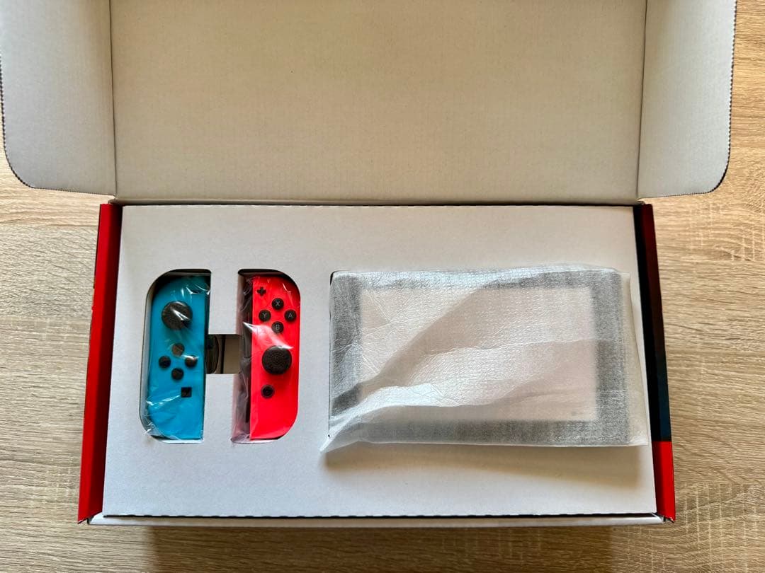 【美品】Switch本体箱あり袋あり傷なし 即決時純正キャリングケースを付けます