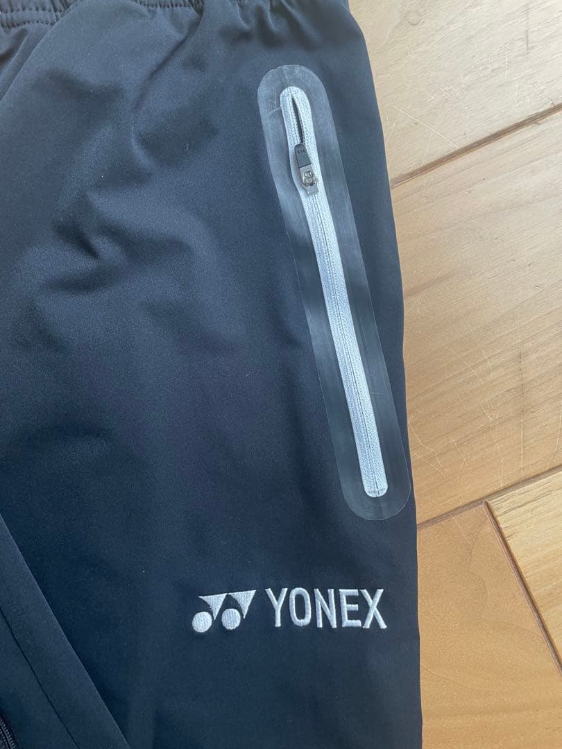 美品　YONEX 裏地付きウォームアップ上下セット　Lサイズ