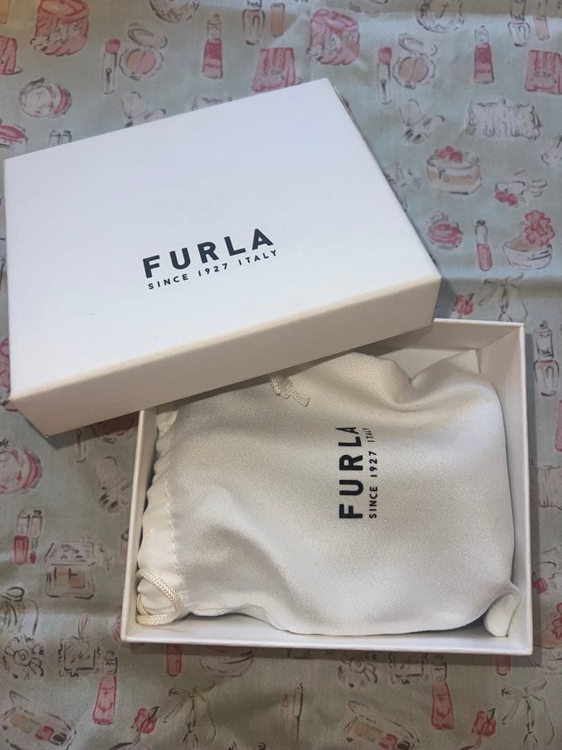 新品未使用 FURLA レザーキーケース カーキ 保存袋付き