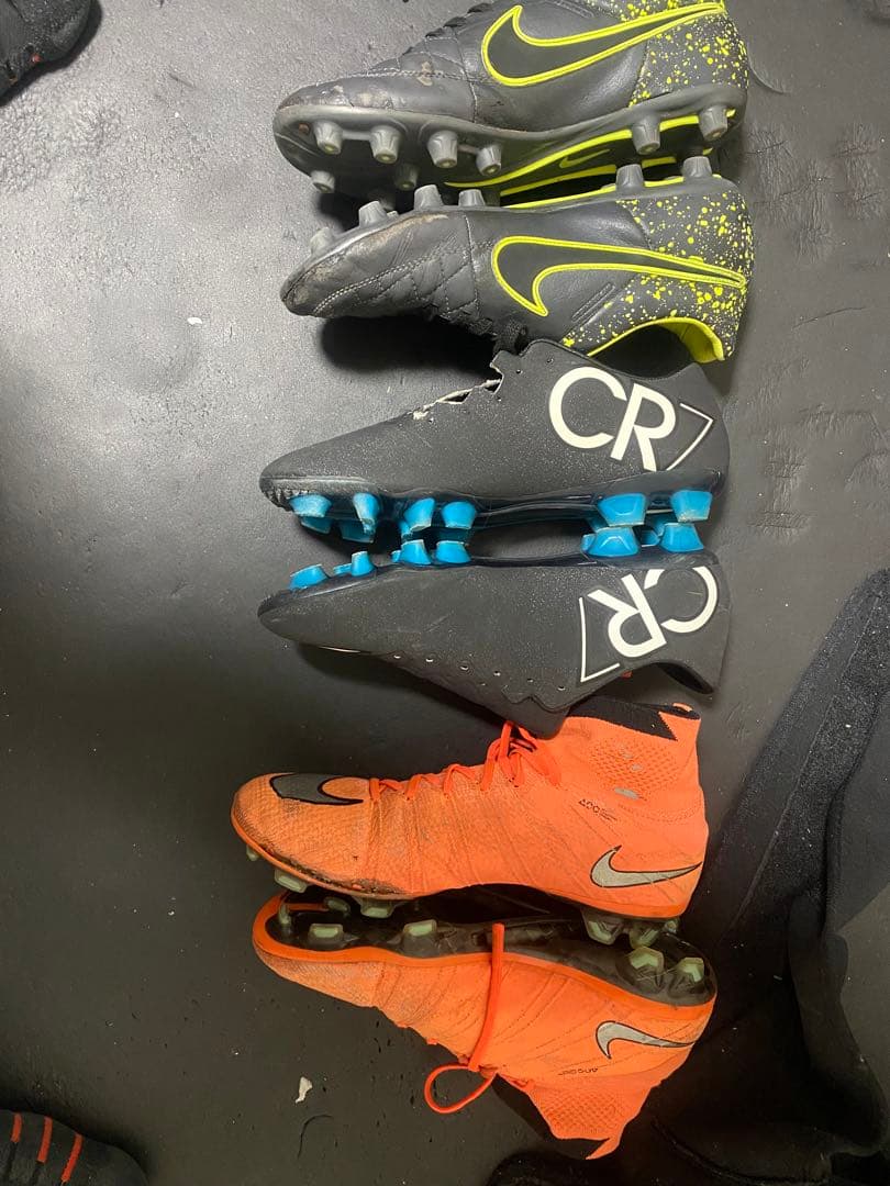 サッカースパイクナイキ25cm2足、25.5cm1足 NIKE